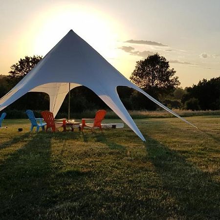Camping La Petite Houmee Curzay-sur-Vonne Dış mekan fotoğraf