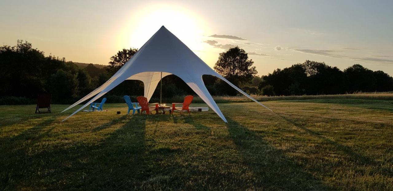 Camping La Petite Houmee Curzay-sur-Vonne Dış mekan fotoğraf