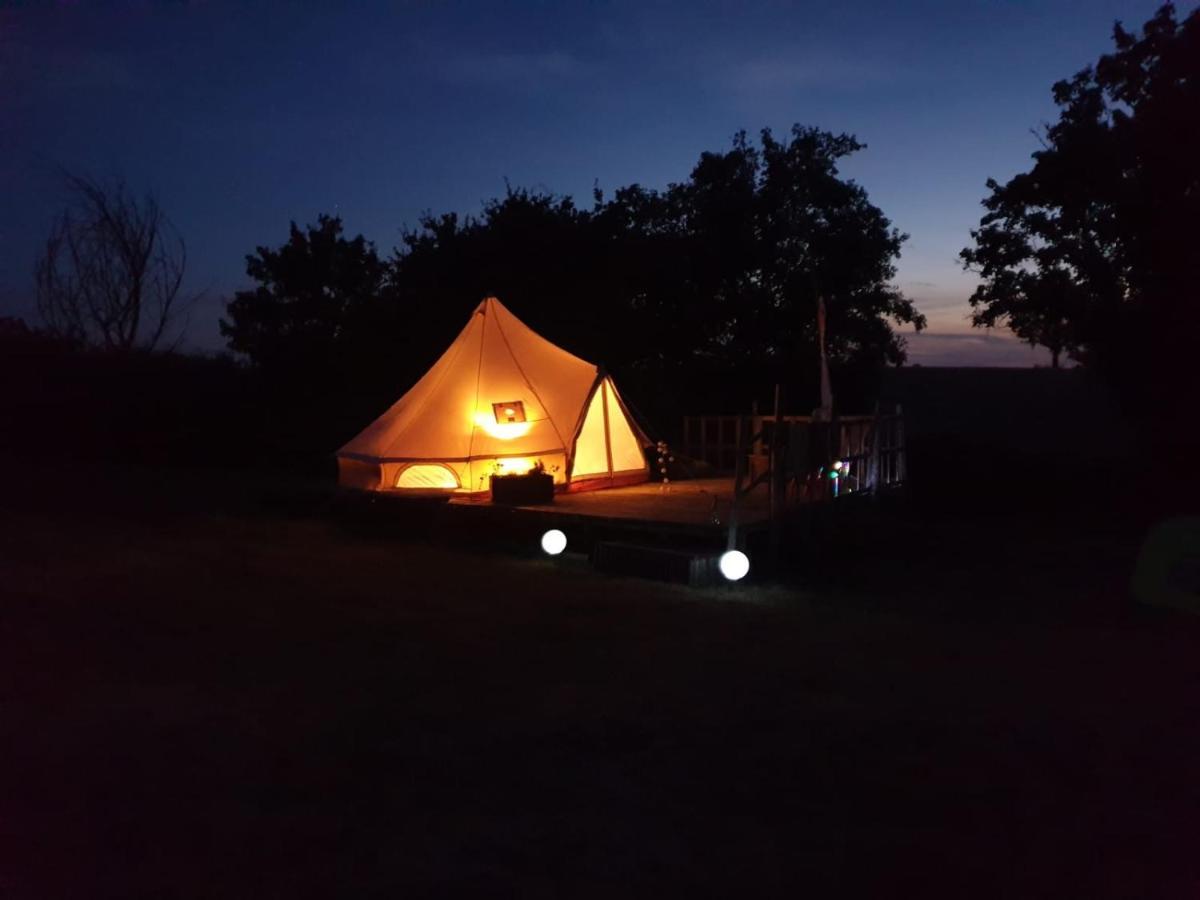 Camping La Petite Houmee Curzay-sur-Vonne Dış mekan fotoğraf