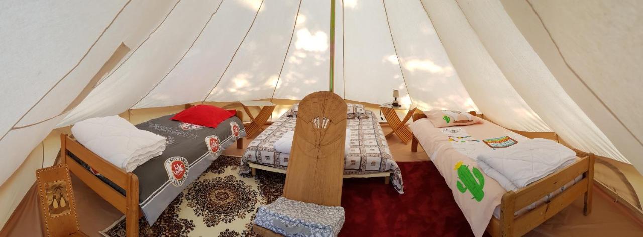 Camping La Petite Houmee Curzay-sur-Vonne Dış mekan fotoğraf