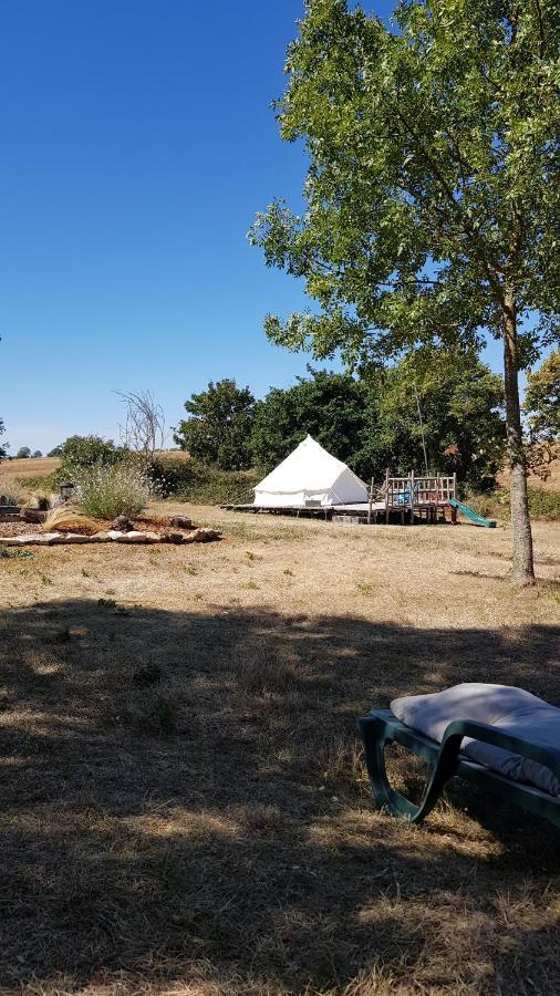 Camping La Petite Houmee Curzay-sur-Vonne Dış mekan fotoğraf